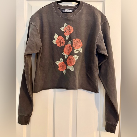 Girl Dangerous Roses Cropped Sweatshirt NWOT - Picture 2 of 6
